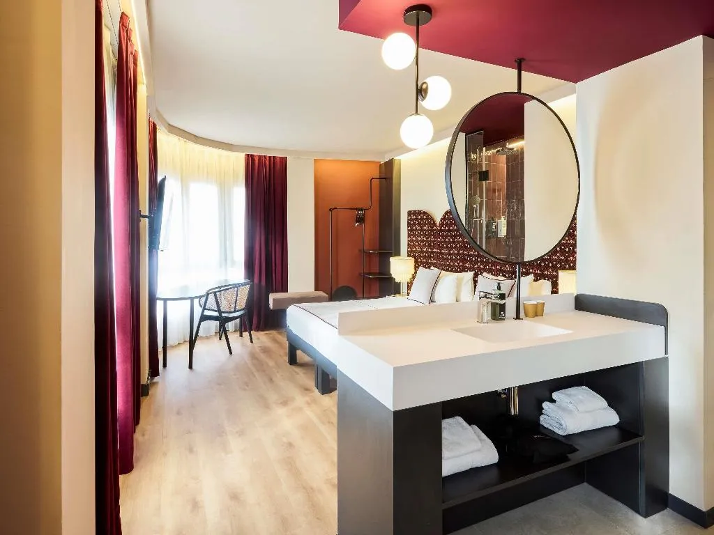 DOUBLE PREMIUM WITH VIEWS Room, Ibis Styles Madrid Centro Maravillas, Madrid