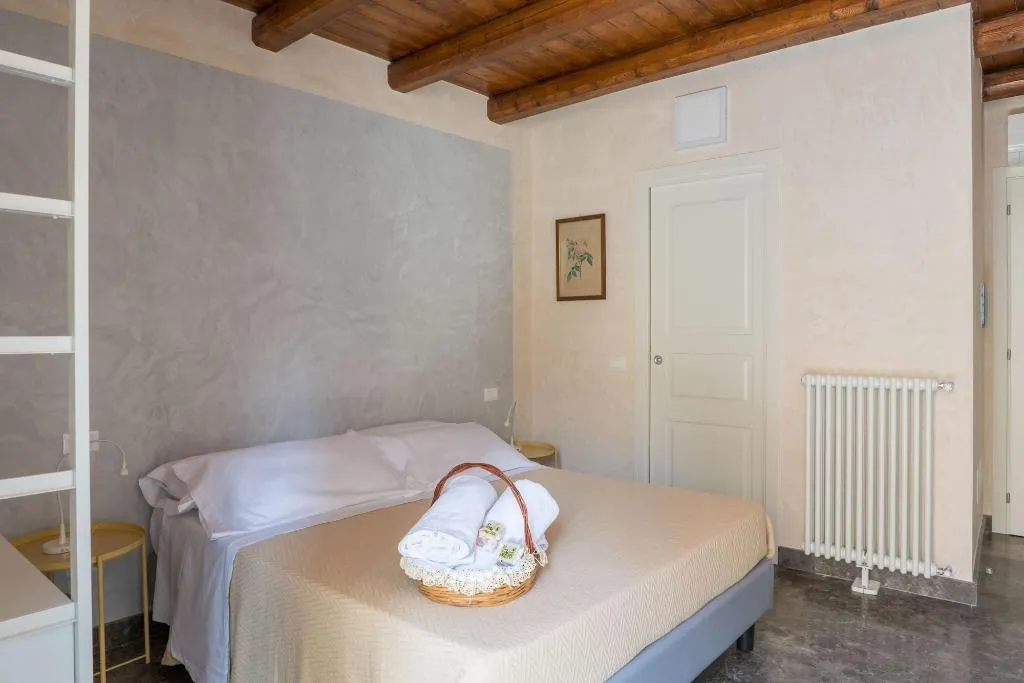 Room, Le Pomelie Bed And Breakfast, Catania