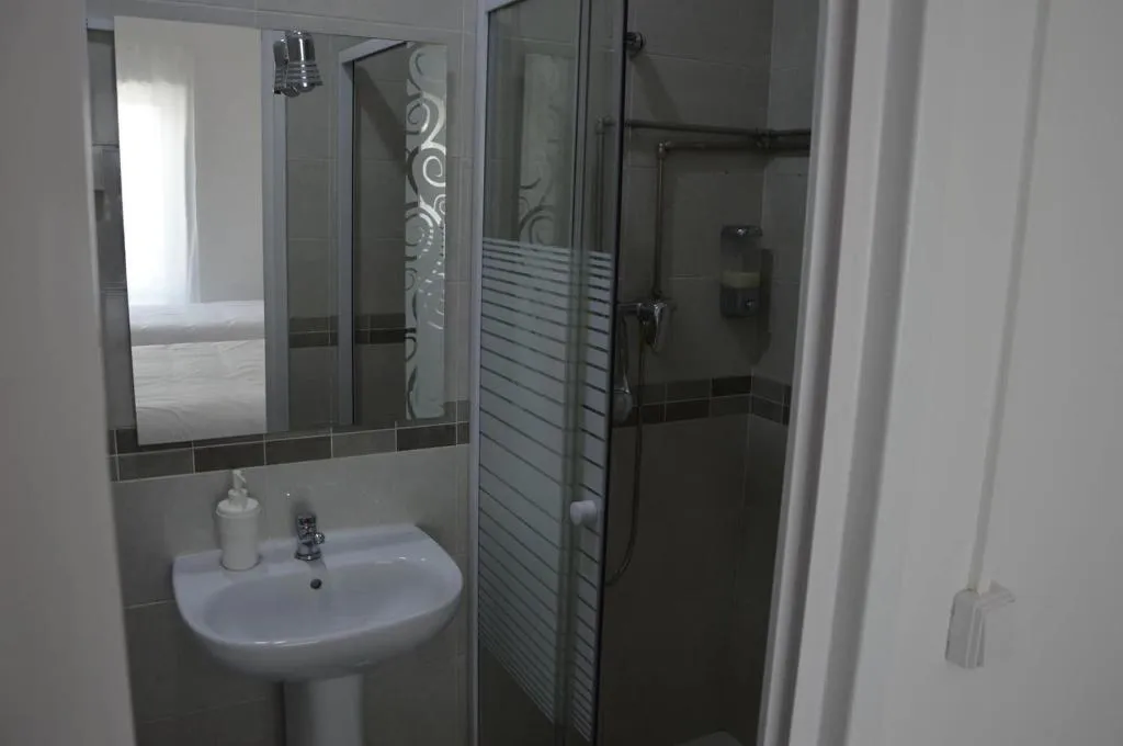 Room, Lx Center Guesthouse, Lisbon