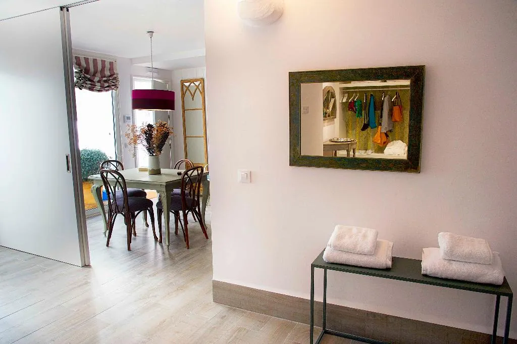 APARTMENT DELUXE Room, Overland Suites Catedral Luxury Apartments, Seville