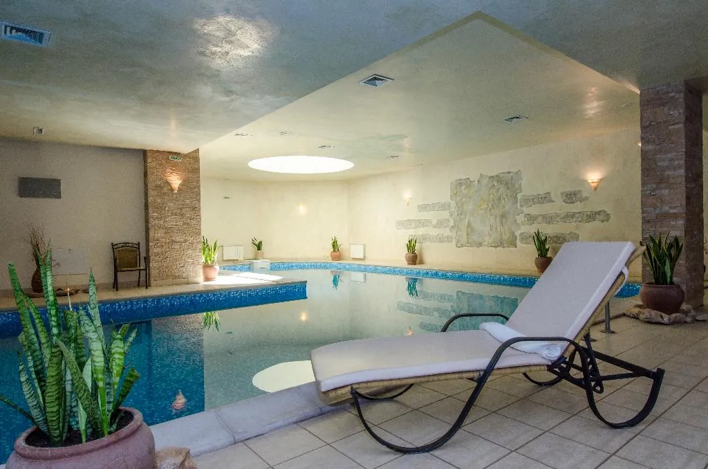 Pool, Admiral, Varna