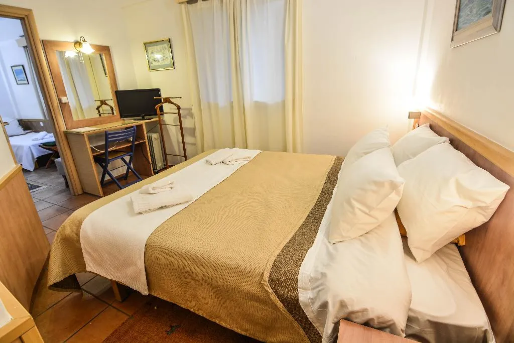 QUADRUPLE DELUXE TWO BEDROOM Room, Green Village, Athens