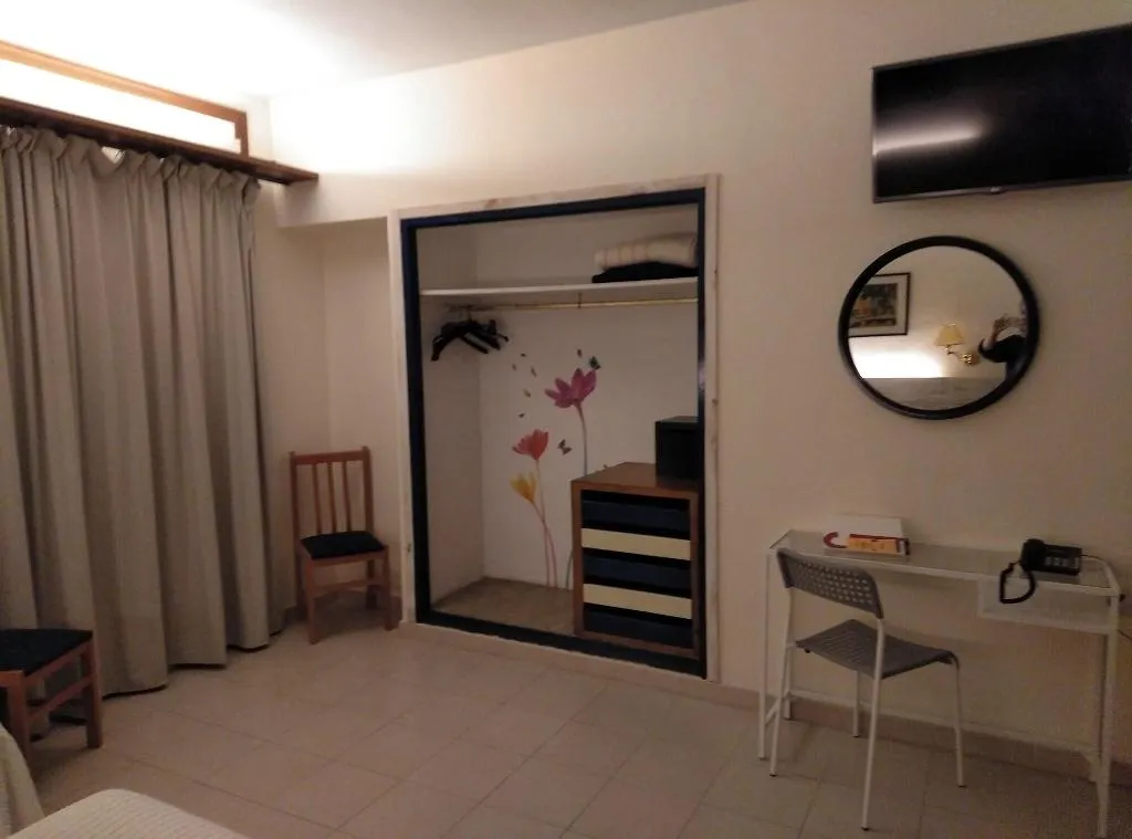 Room, Corisco, Costa Brava
