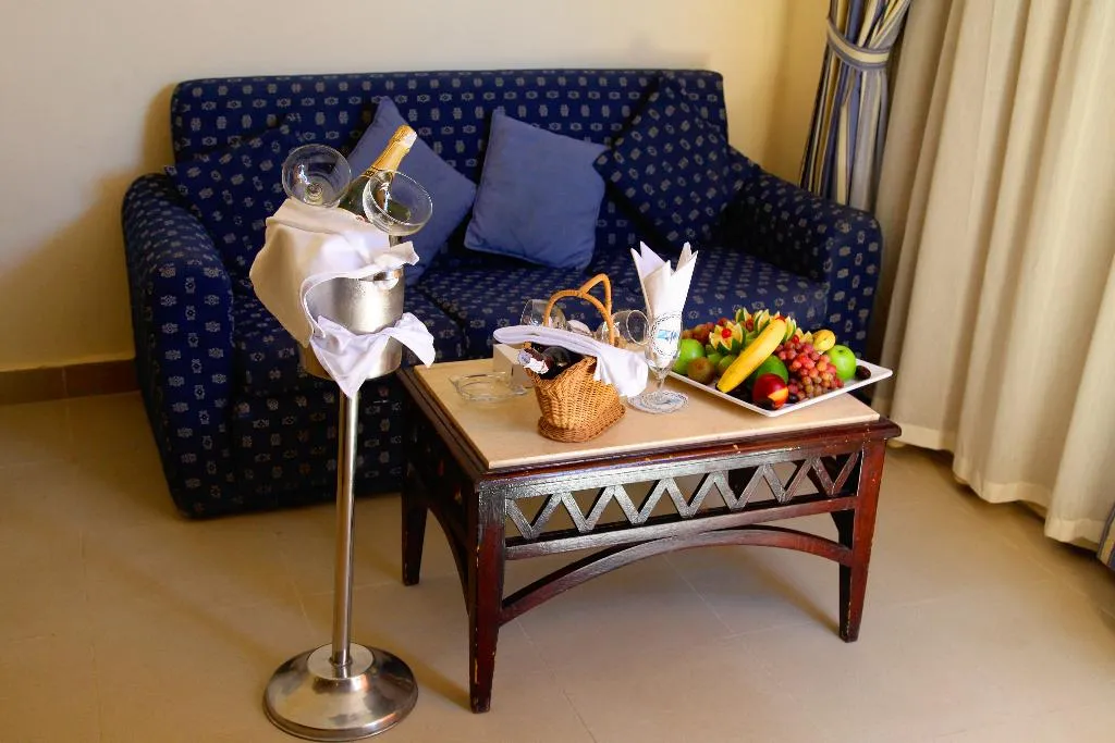 FAMILY ROOM POOL VIEW Room, Magawish Village & Resort, Red Sea Riviera