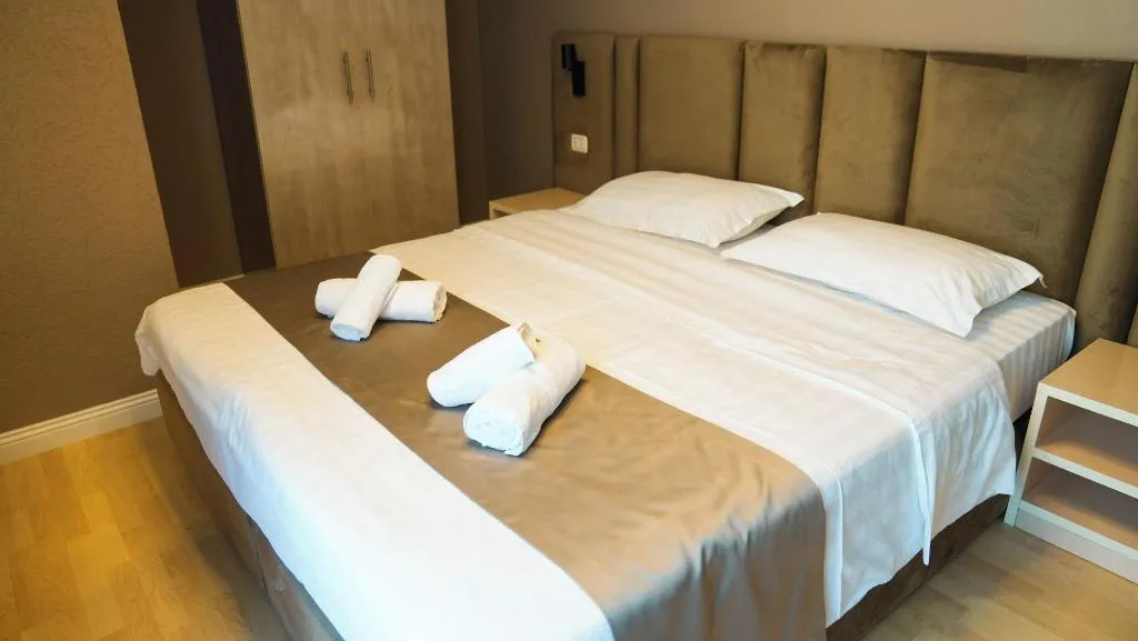 Room, Hotel Majestic, Durres
