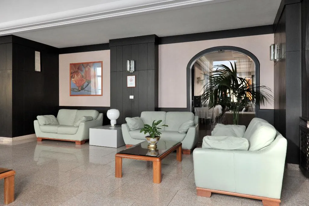 Lobby, Pietra Di Luna, Naples