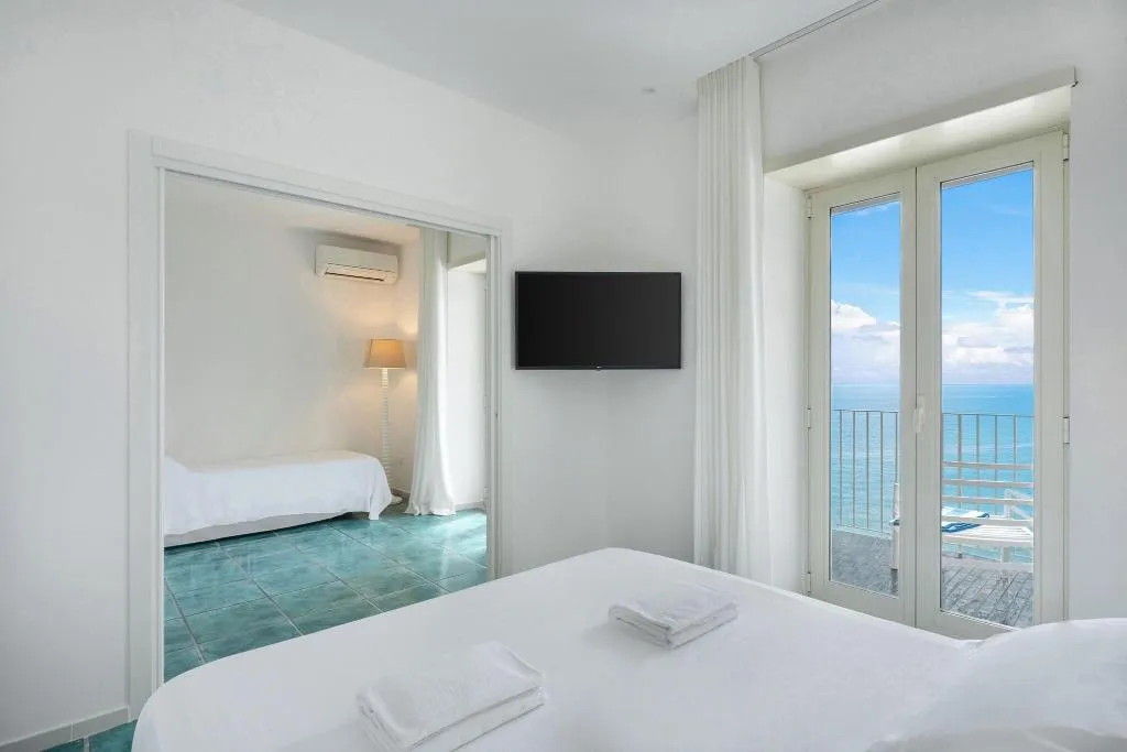 Room, Apollon Club, Naples