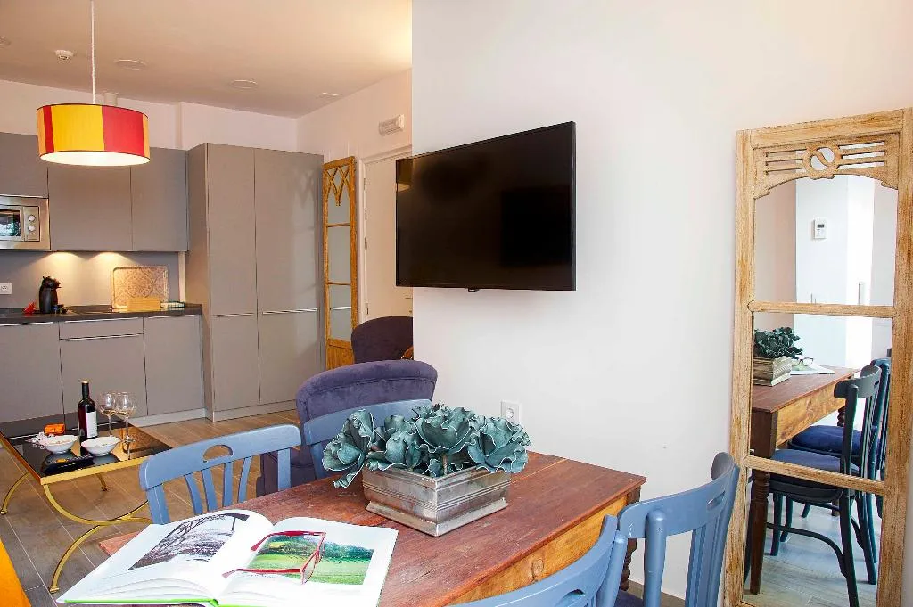 APARTMENT DELUXE Room, Overland Suites Catedral Luxury Apartments, Seville