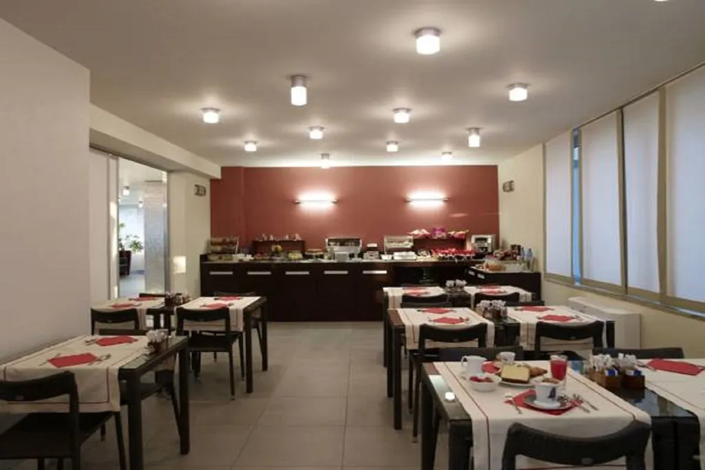 Bar, Montini, Milan
