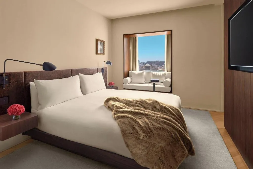 SUITE KING SIZE BED Room, EDITION Barcelona, Barcelona