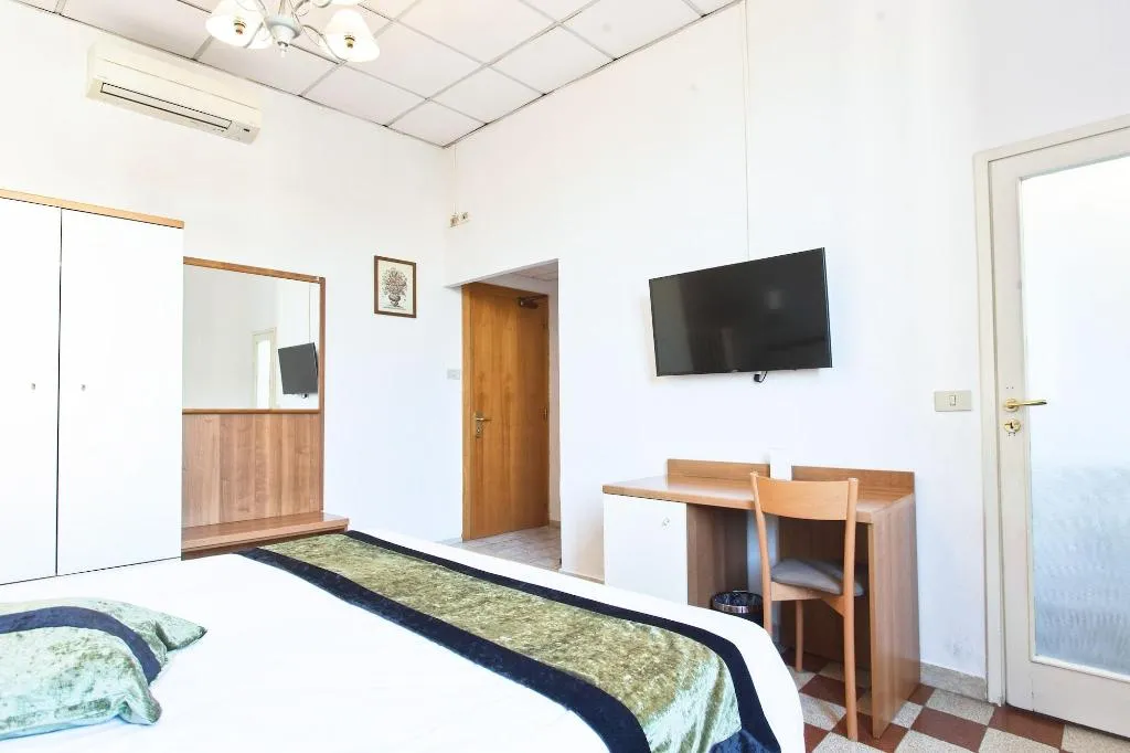 Room, Hotel St. James, Florence