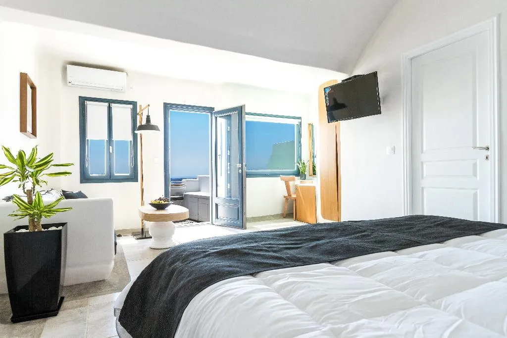 JUNIOR SUITE SEA VIEW WITH PRIVATE POOL Room, Amaze Suites, Santorini