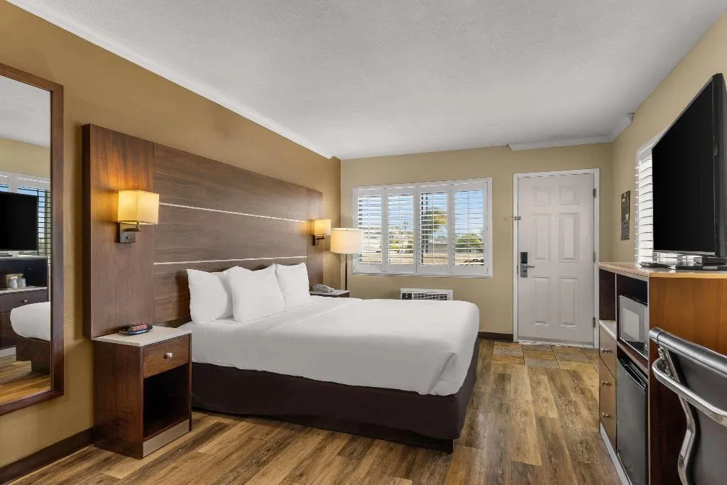 DOUBLE KING BED NON SMOKING Room, Comfort Inn San Diego Airport At The Harbor, San Diego