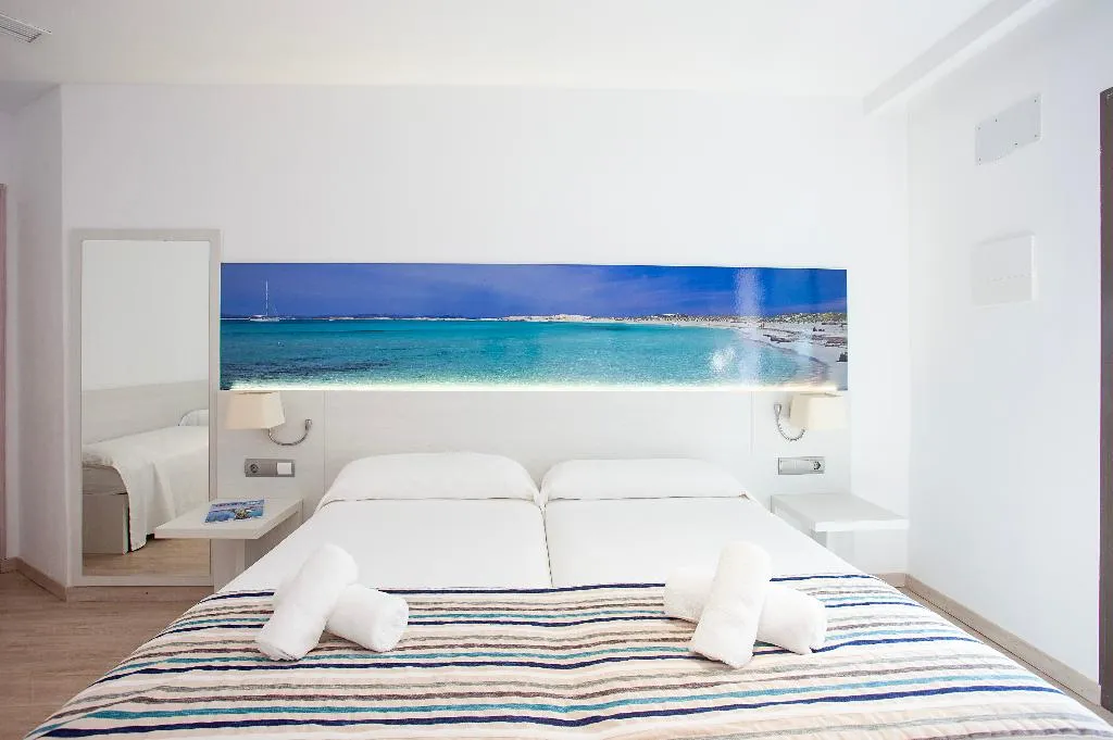 QUADRUPLE STANDARD Room, Hotel Rosales Formentera, Ibiza