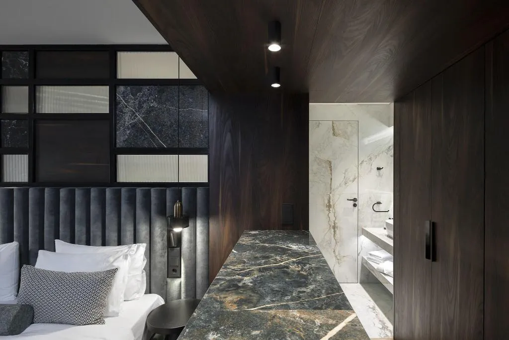 Room, Stanley, Athens