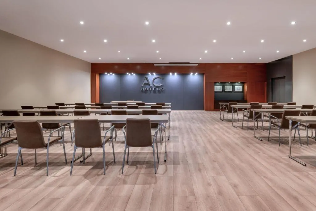 Conferences, AC Sevilla Forum, Seville