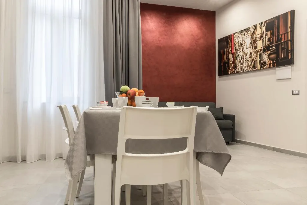 APARTMENT WITH BALCONY Room, Casina Rossa, Naples