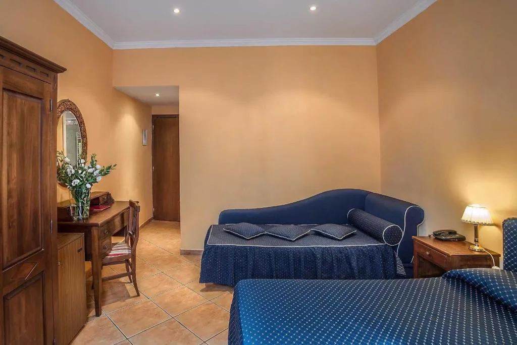 Room, Hotel Caracciolo, Naples