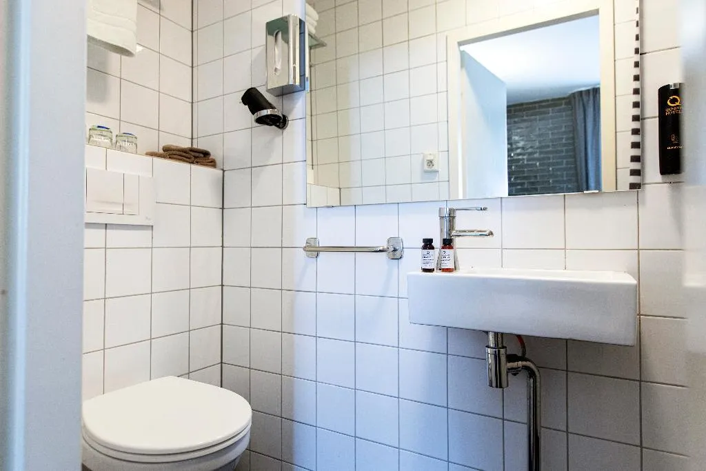 TRIPLE STANDARD Room, Quentin Amsterdam Hotel, Amsterdam