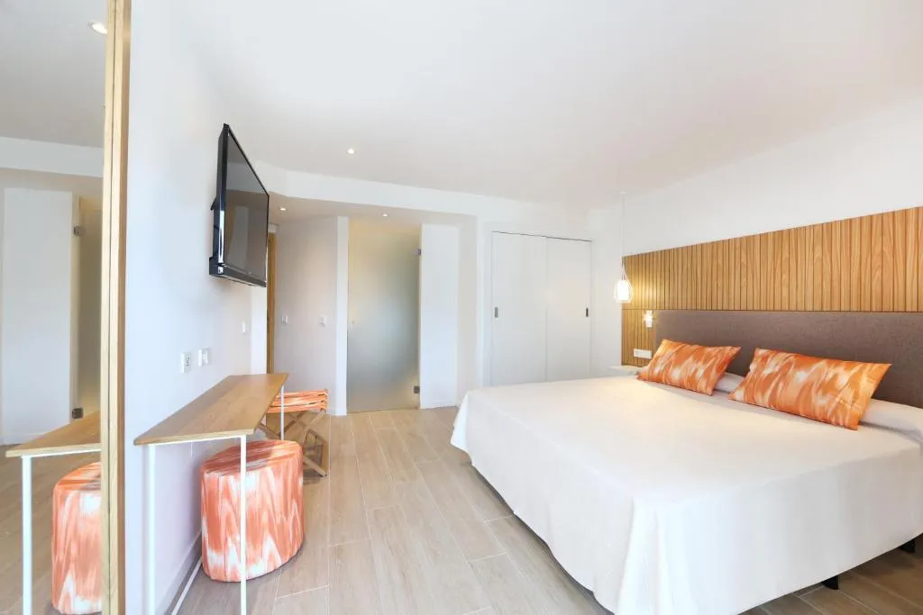 DOUBLE SINGLE USE POOL VIEW Room, Iberostar Waves Playa de Muro, Majorca