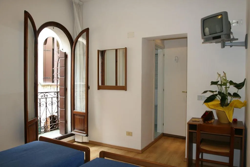 Room, Hotel Caprera, Venice