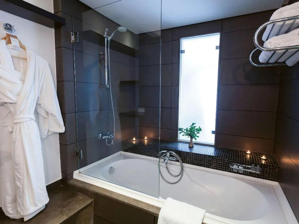 SUITE DELUXE LAKE VIEW Room, Movenpick Hotel Gammarth Tunis, Tunisia