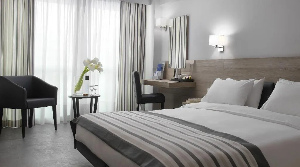 Room, Stanley, Athens