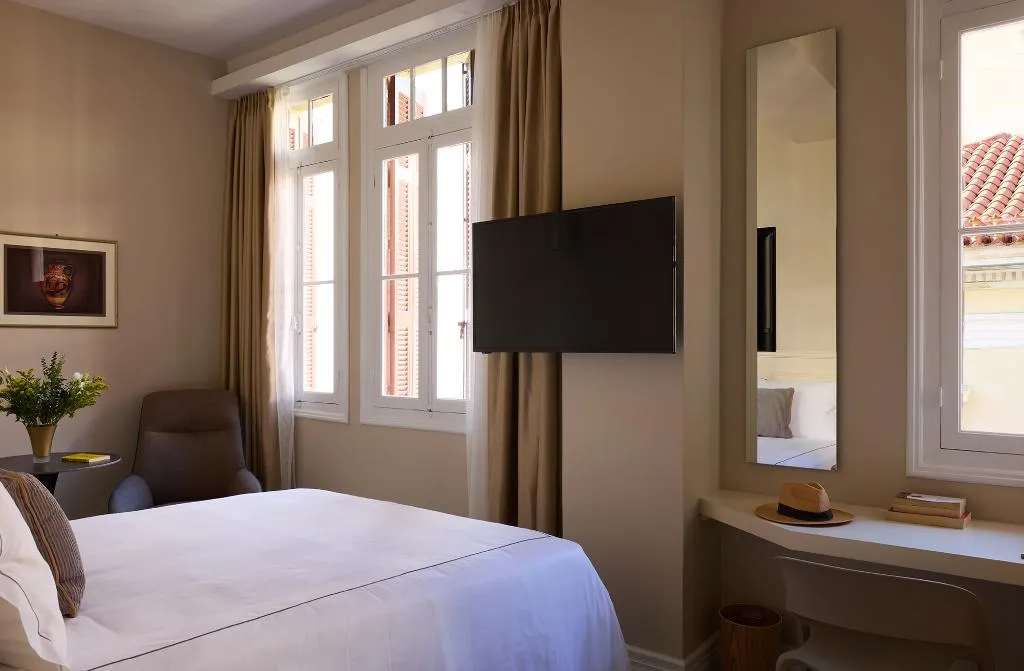 SUITE DELUXE QUEEN BED Room, Vrachos Athens Suites, Athens