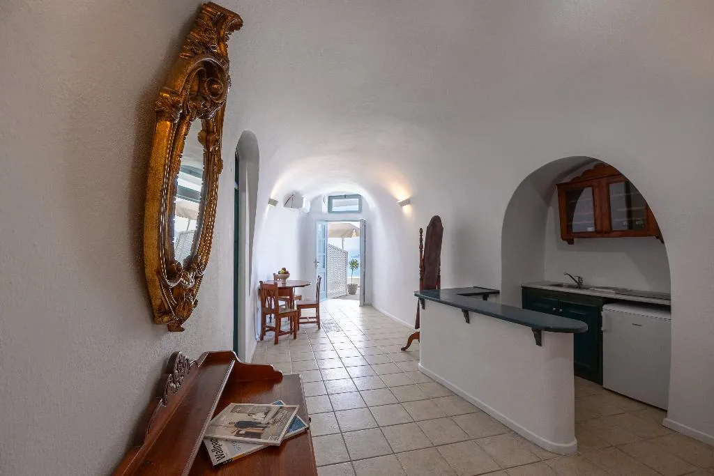 SUITE WITH JACUZZI WITH VIEWS Room, Nevma Suites, Santorini