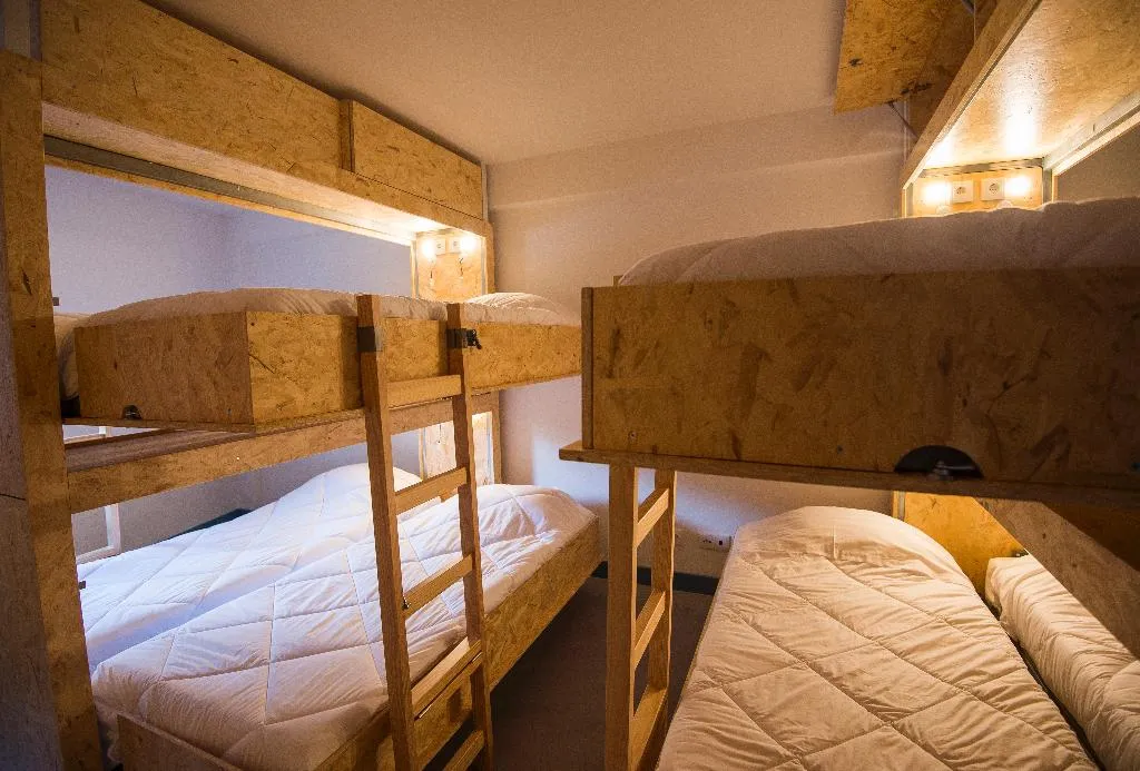 Bed in dormitory CAPACITY 8 Room, Hostel des Arts, Porto