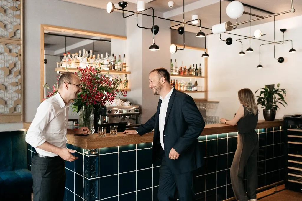 Bar, Apis, Krakow