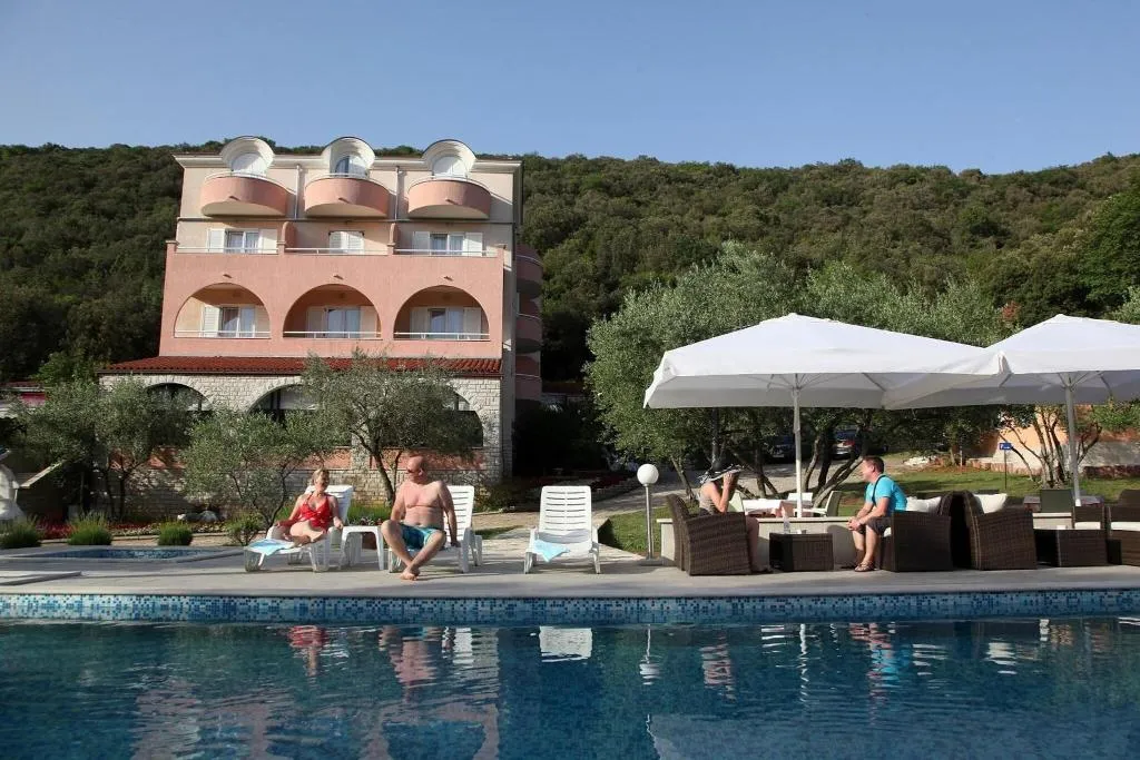 Pool, Carmen, Istria