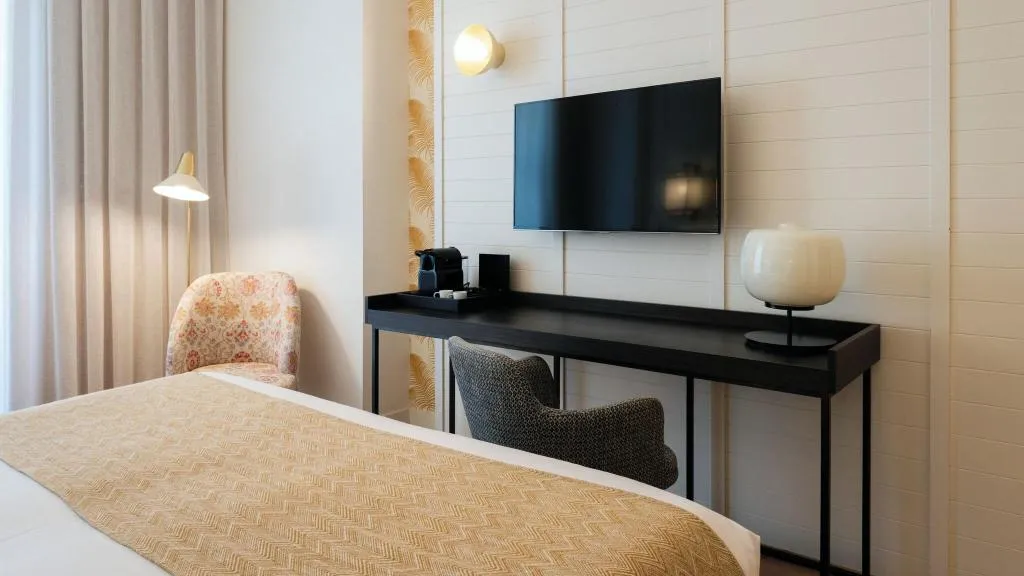 DOUBLE SUPERIOR QUEEN BED Room, Catalonia Molina Lario, Costa Del Sol