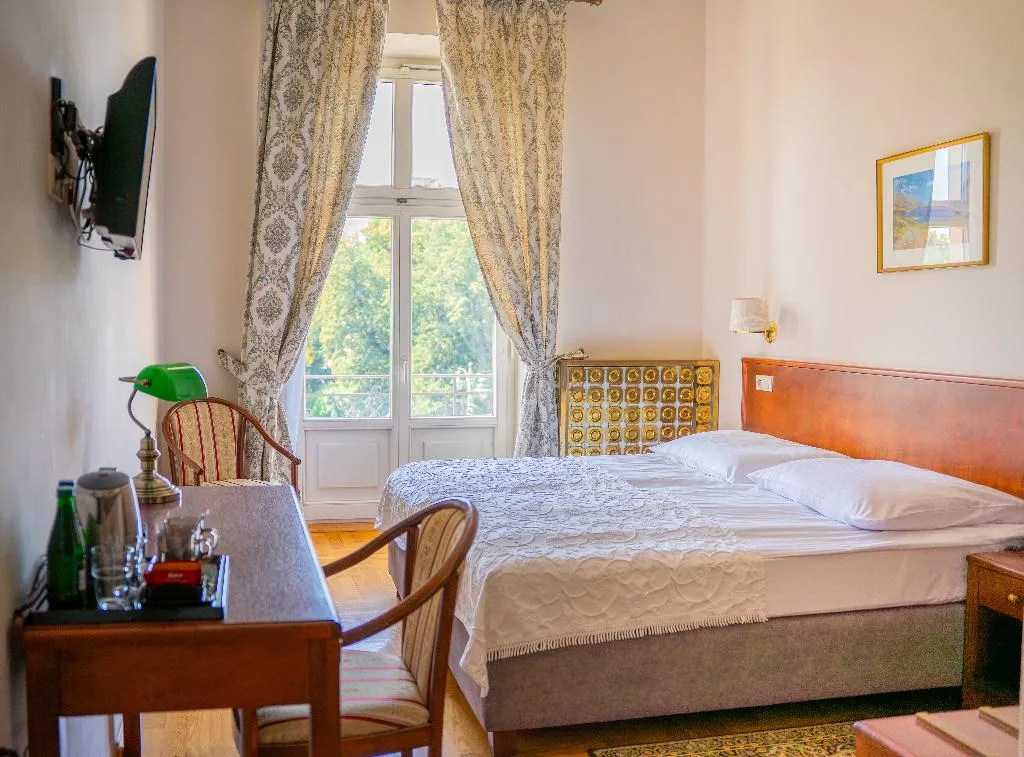 TWIN STANDARD Room, Polonia Hotel, Krakow