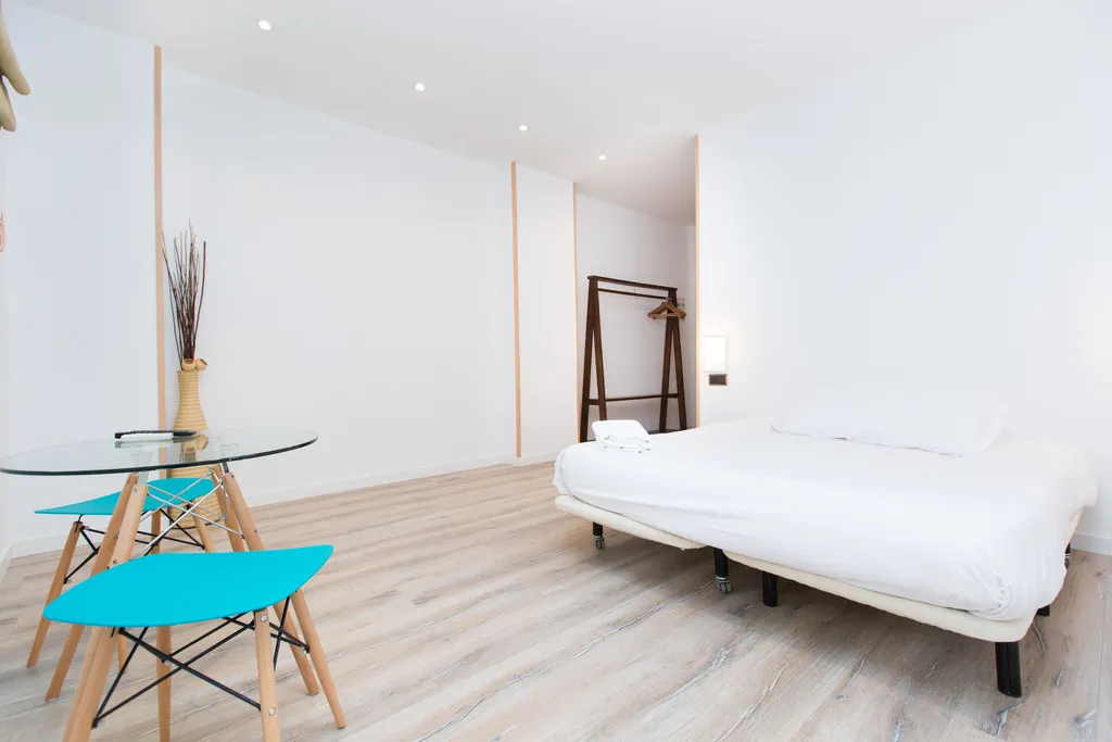 STUDIO SUPERIOR CAPACITY 2 Room, AinB Las Ramblas-Colón Apartments, Barcelona