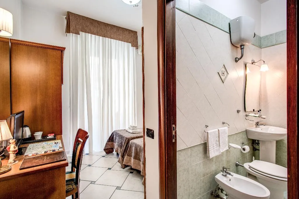 QUADRUPLE STANDARD Room, Garibaldi, Naples