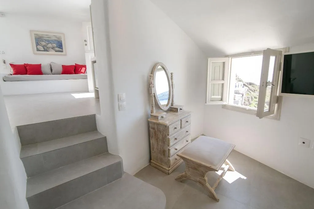 CAVE SEA VIEW Room, Oia Mare Villas, Santorini