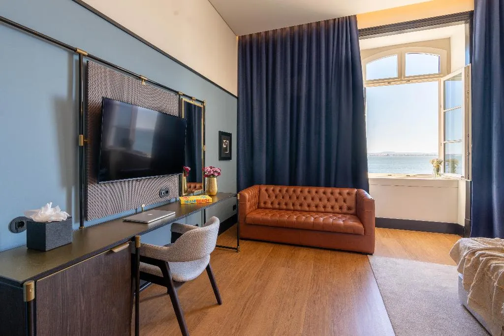 JUNIOR SUITE RIVER VIEW Room, The Editory Riverside Santa Apolonia Hotel, Lisbon