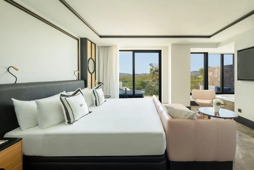 STUDIO WITH JACUZZI Room, Bless Ibiza Cala Nova, Ibiza