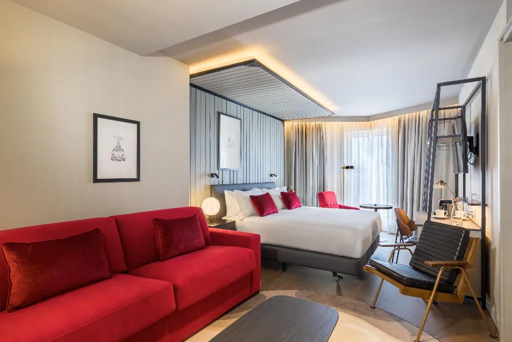 JUNIOR SUITE KING SIZE BED Room, Canopy by Hilton Madrid Castellana, Madrid