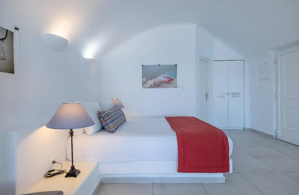 SUITE WITH JACUZZI Room, Amber Light Villas, Santorini