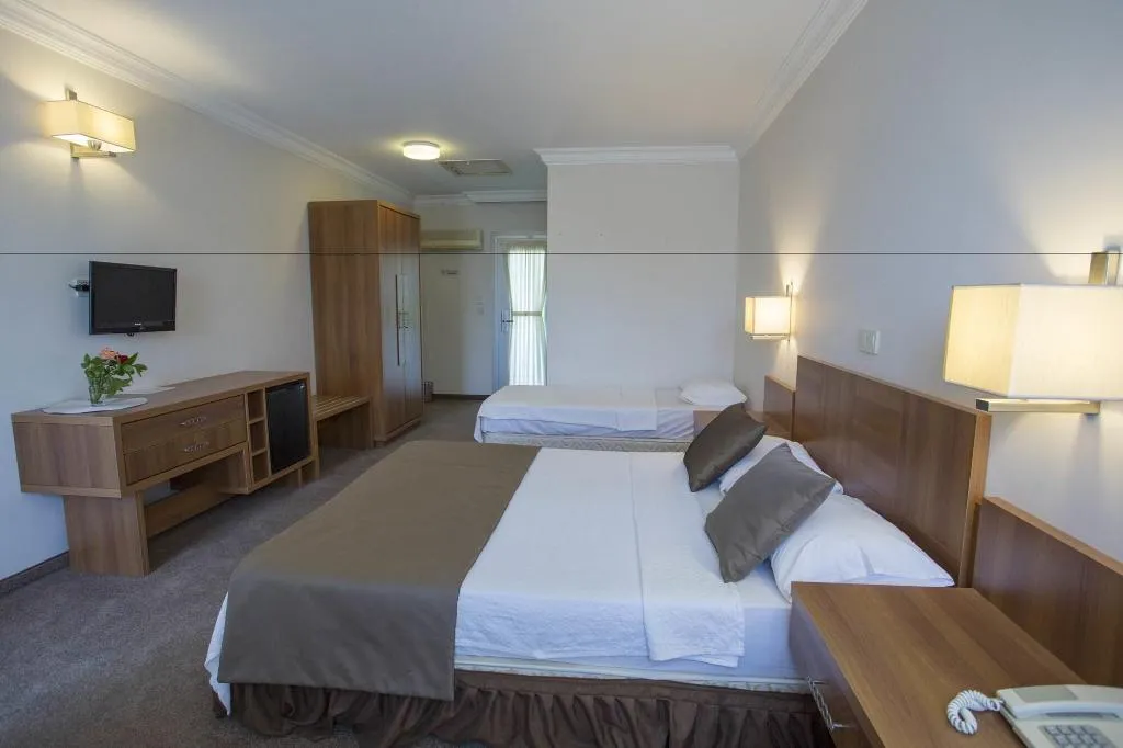 Room, Melis, Izmir