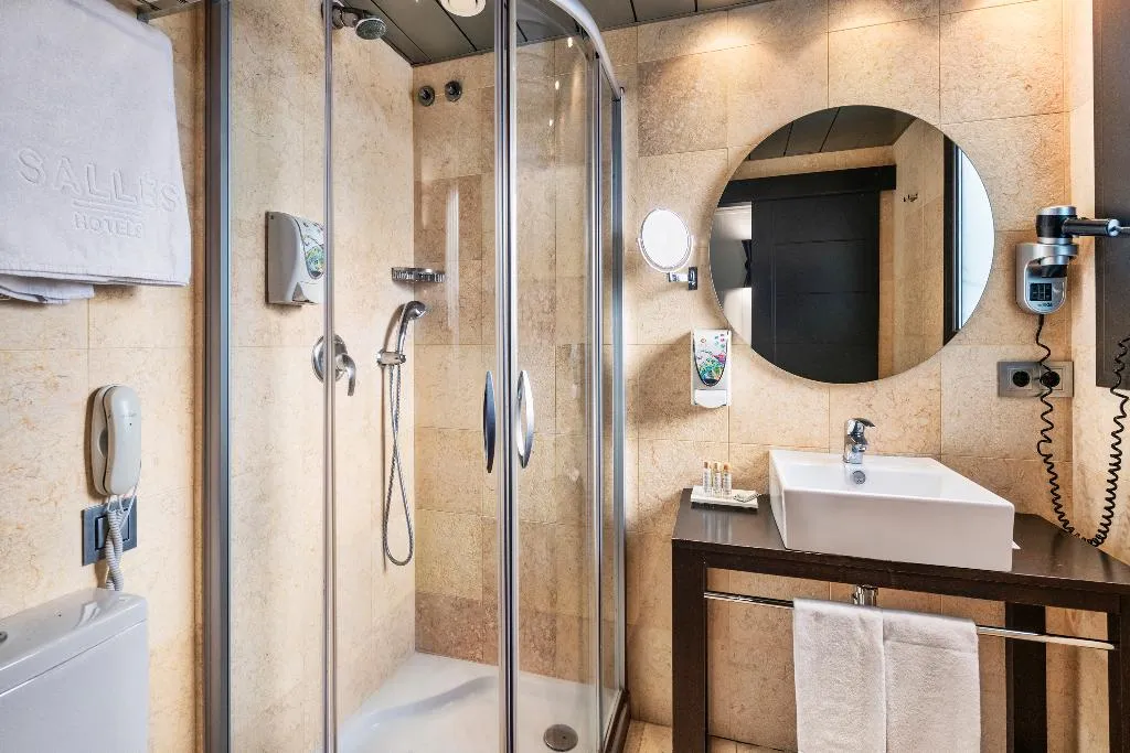 DOUBLE SINGLE USE STANDARD Room, Salles Hotel Aeroport de Girona, Costa Brava