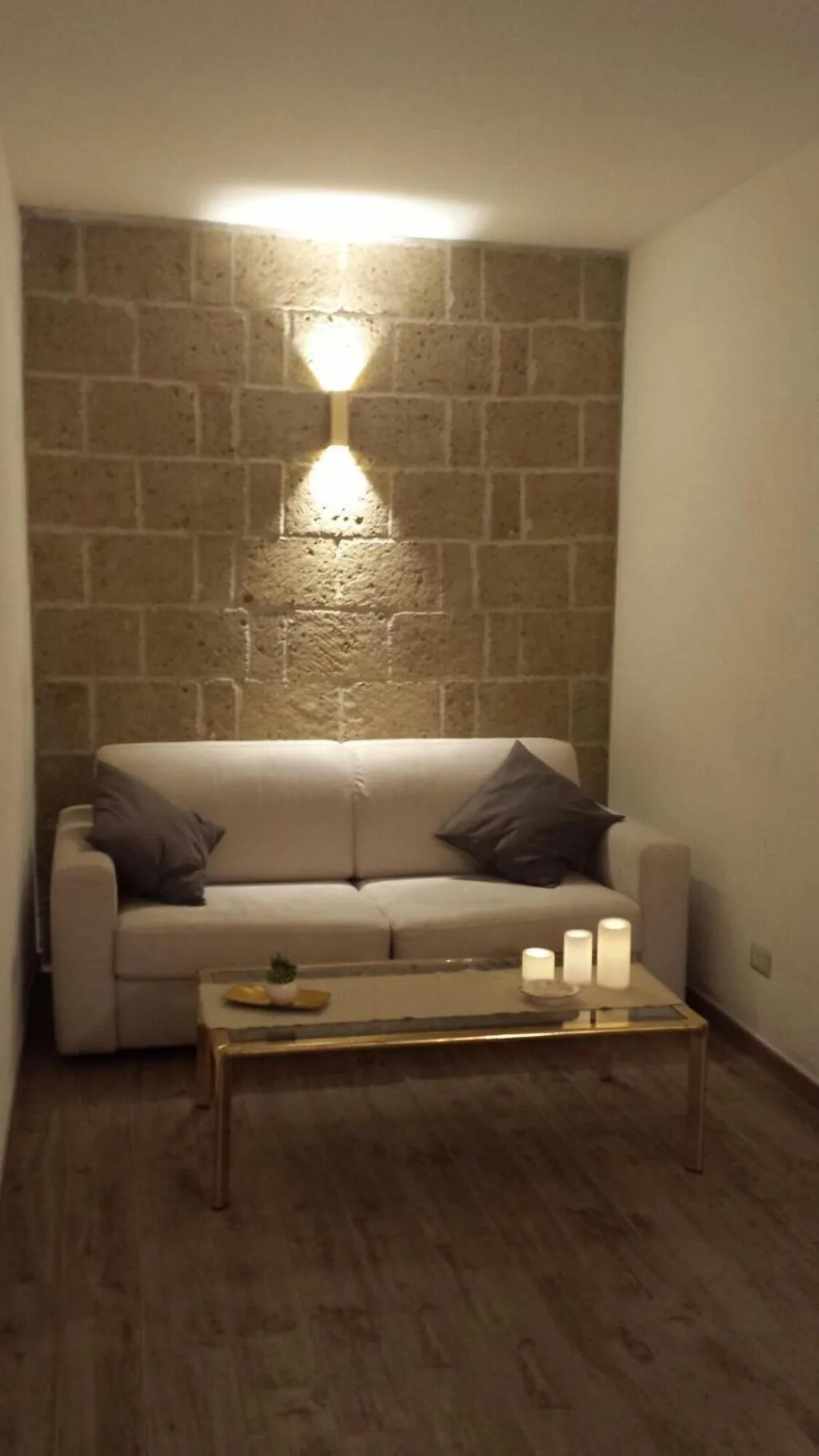 Room, Via Del Duomo, Naples
