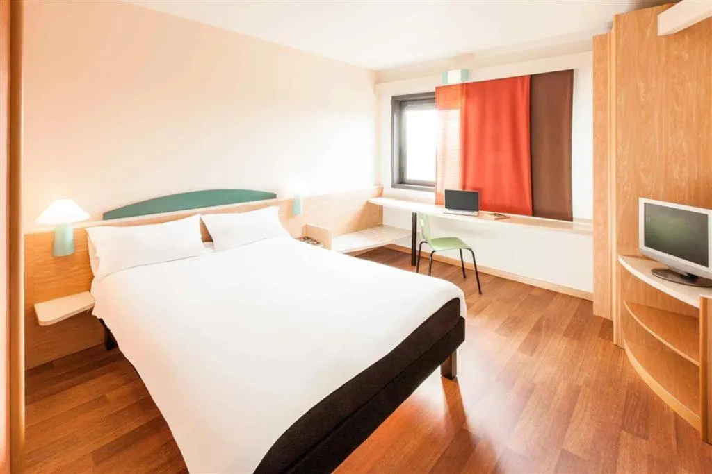 DOUBLE WITH DOUBLE BED Room, Ibis Roma Fiera, Rome