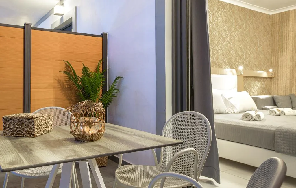 TRIPLE DELUXE WITH TERRACE Room, White Canvas Boutique Studios, Zante