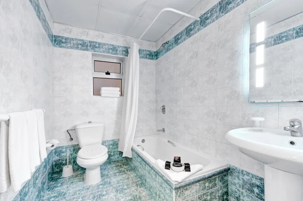 APARTMENT TWO BEDROOMS Room, AX Sunny Coast, Malta