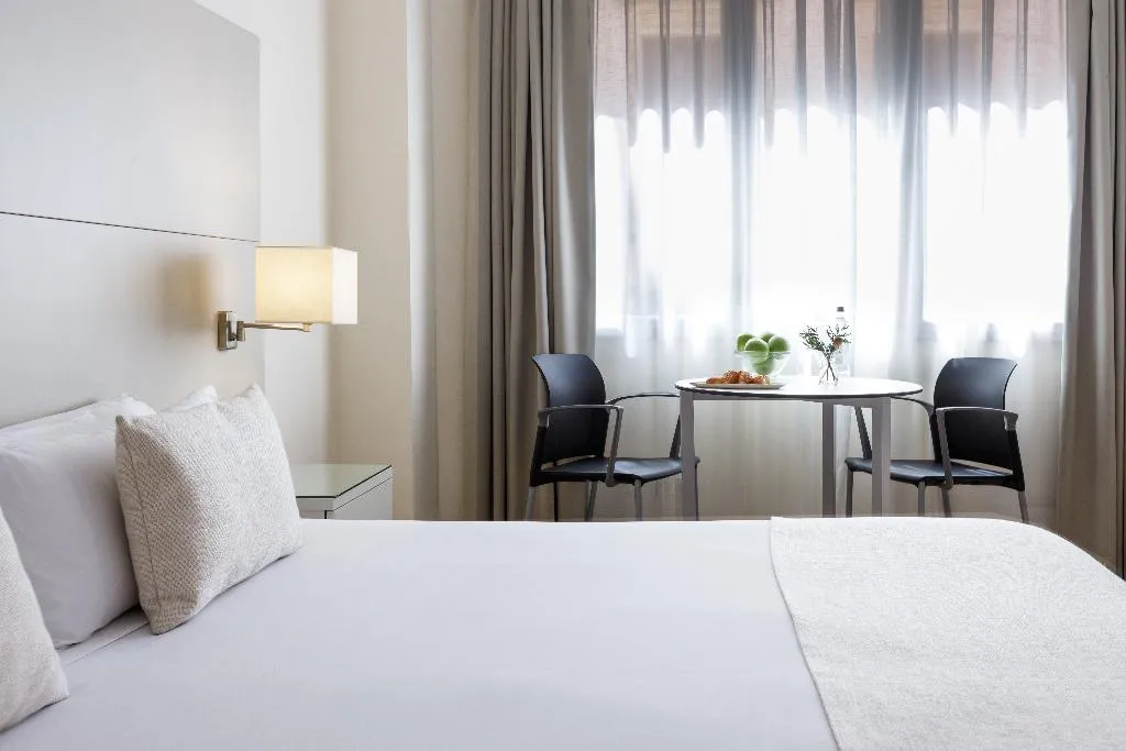 DOUBLE SINGLE USE STANDARD Room, Aparthotel Mariano Cubi, Barcelona
