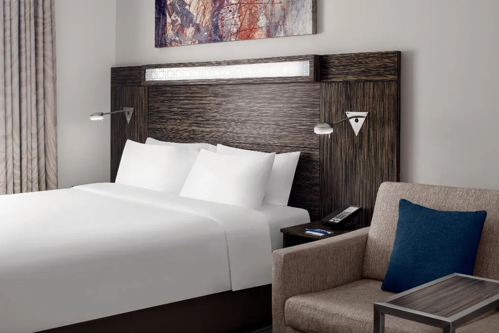 DOUBLE KING BED NON SMOKING Room, Holiday Inn Express Dubai Jumeirah, Dubai