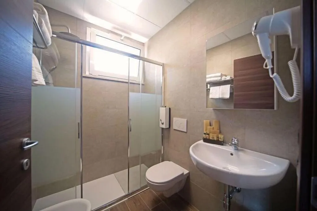 Room, Villa Canneto, Milan